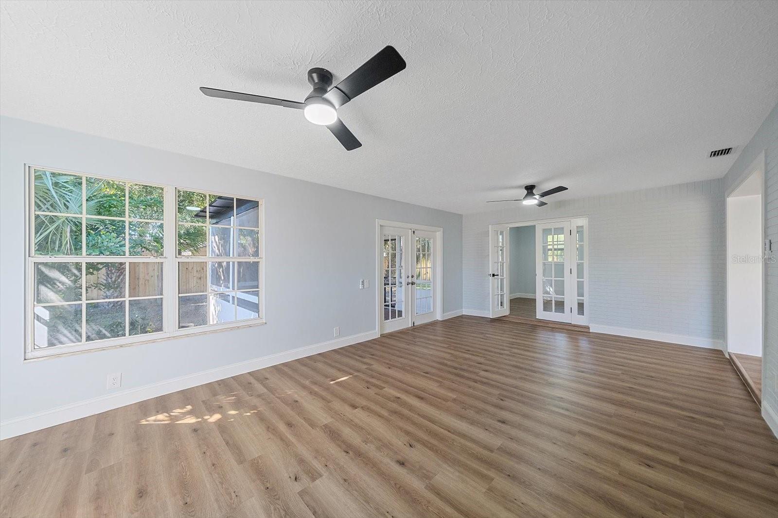 3372 WEBBER ST — photo 3