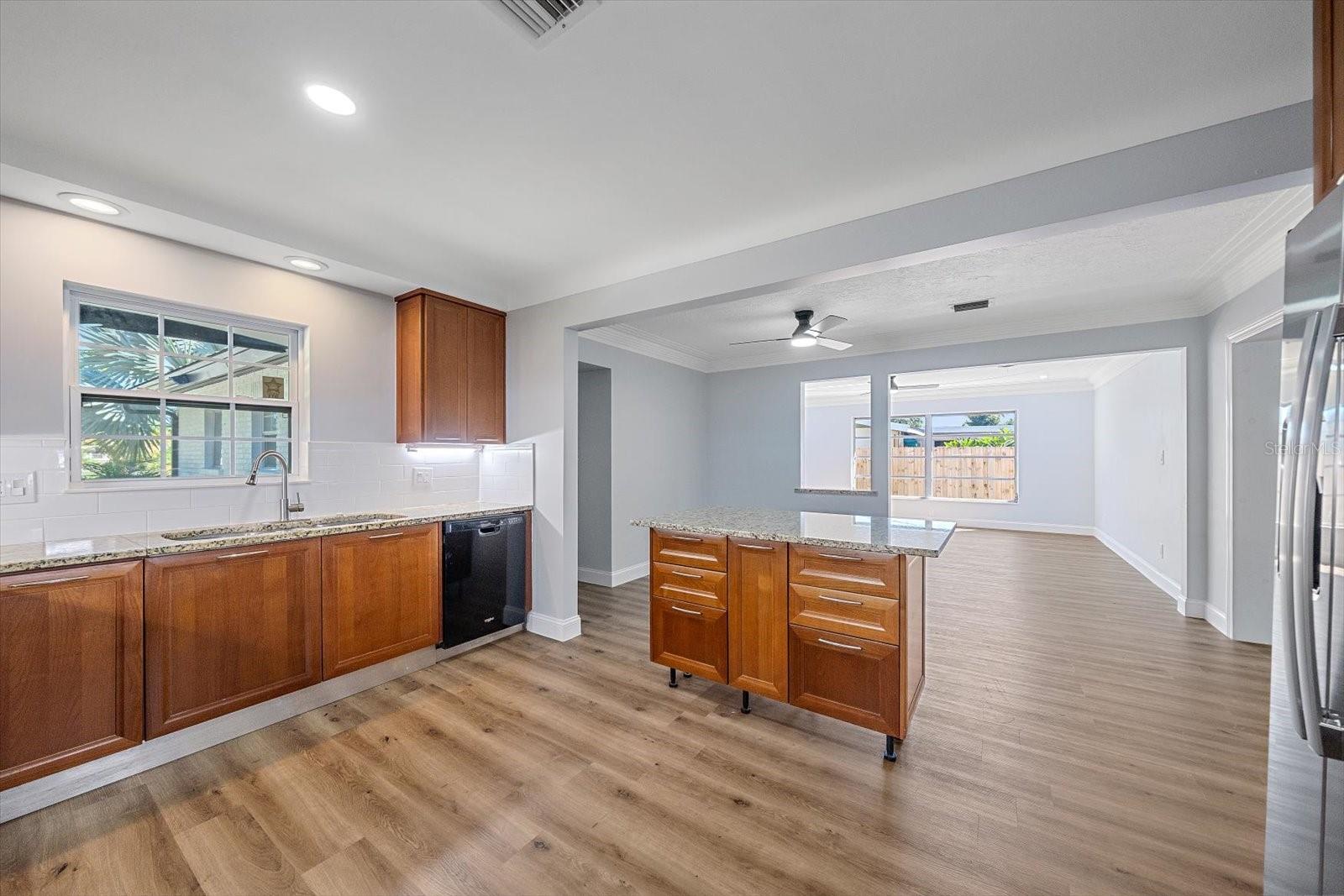 3372 WEBBER ST — photo 10