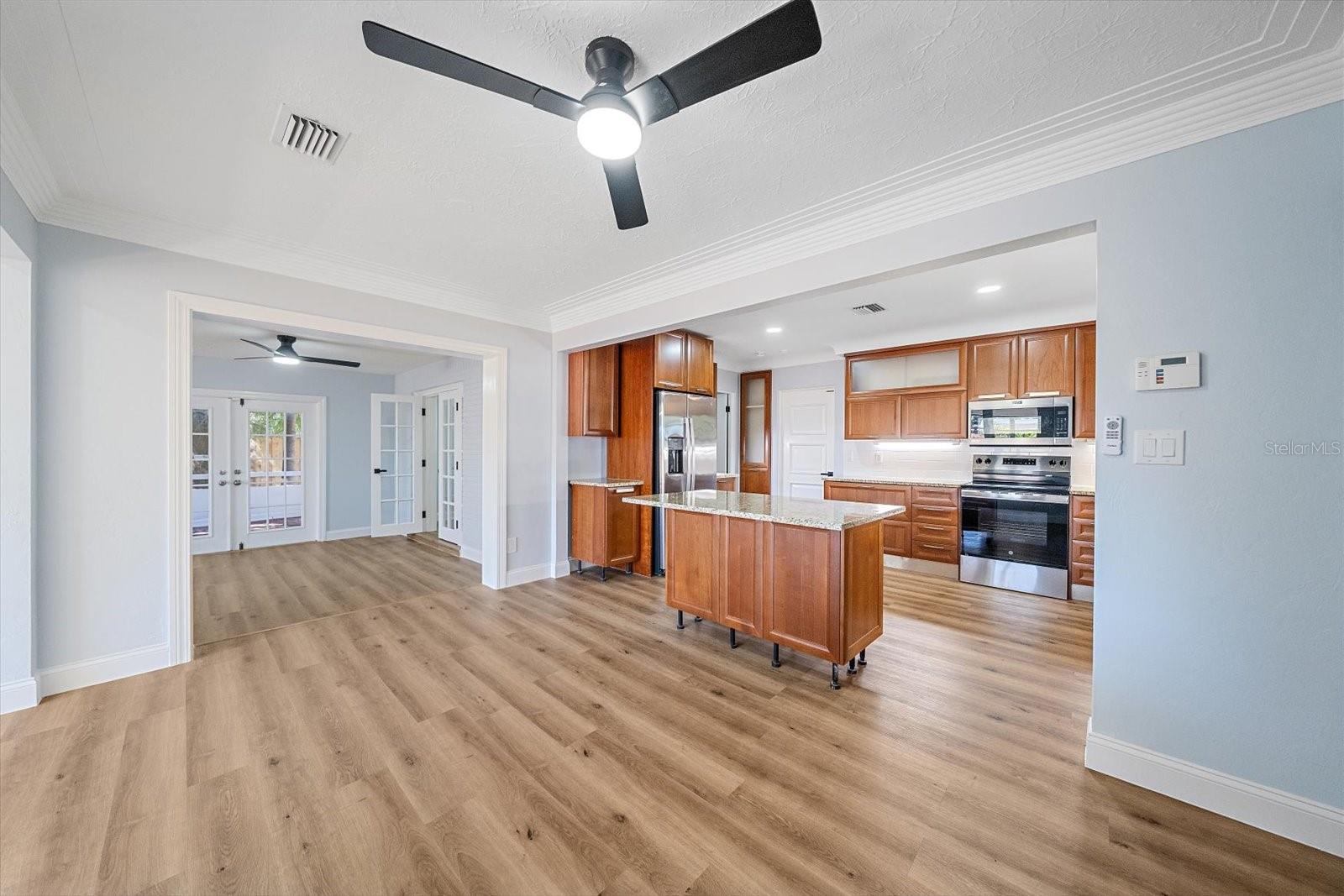 3372 WEBBER ST — photo 4