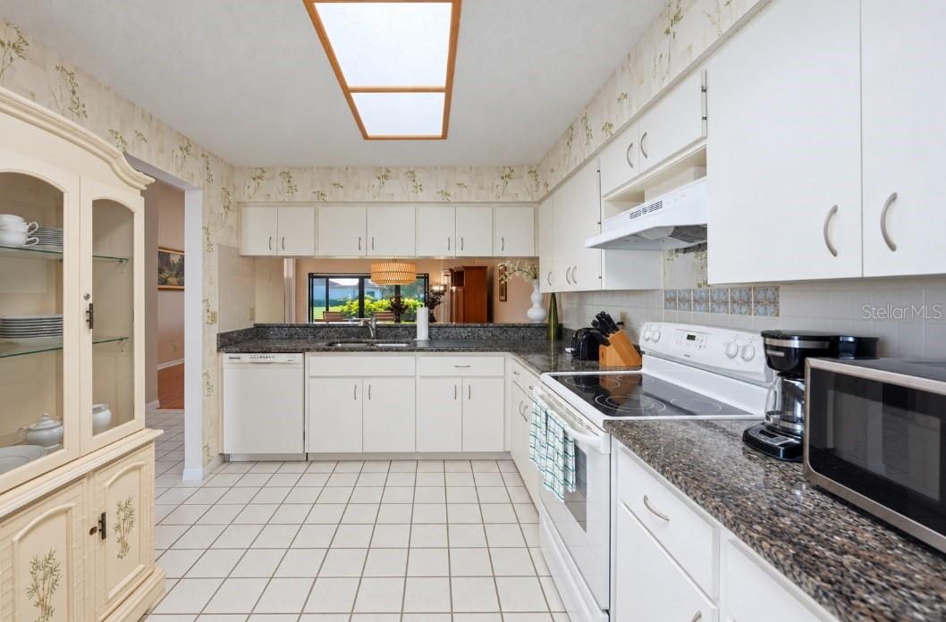 3981 WILSHIRE CIR E #195 — photo 14