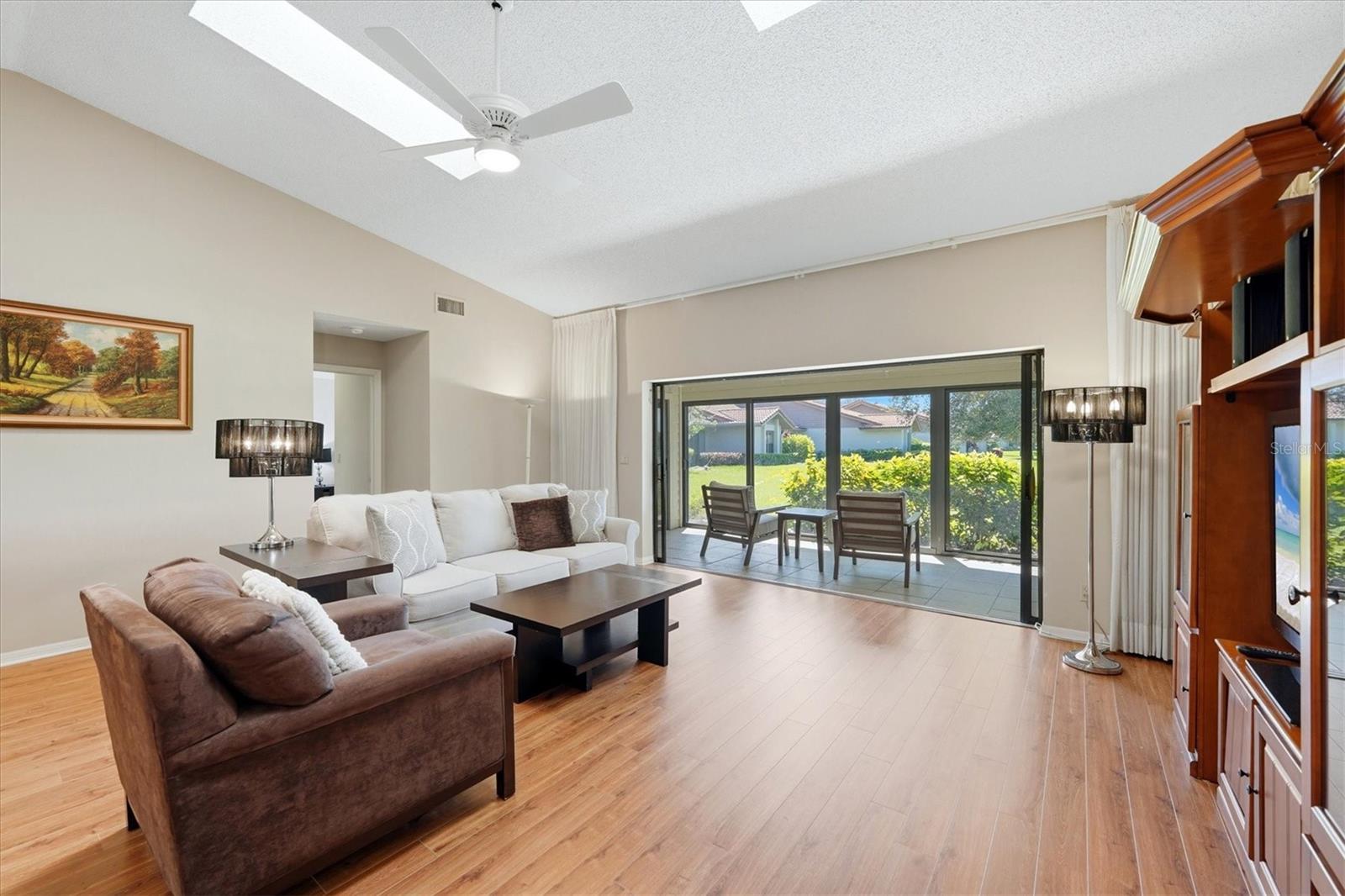 3981 WILSHIRE CIR E #195 — photo 8