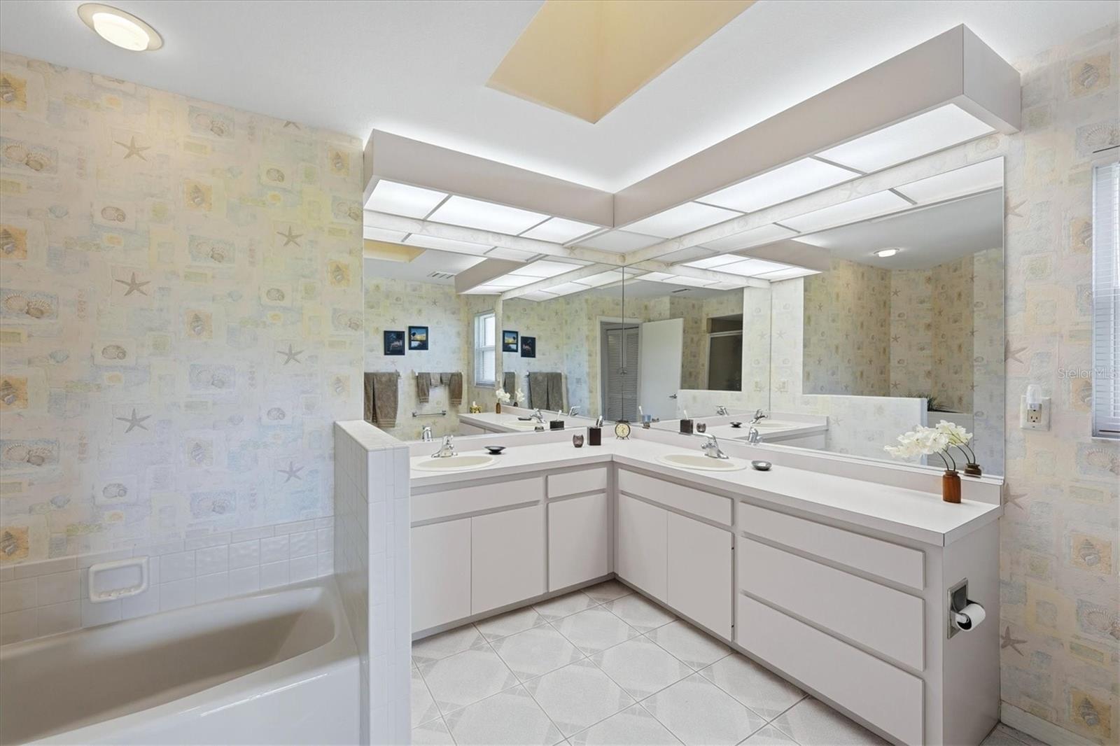 3981 WILSHIRE CIR E #195 — photo 26