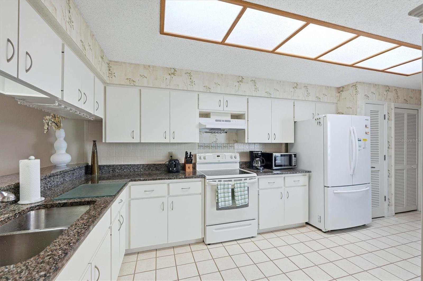 3981 WILSHIRE CIR E #195 — photo 15