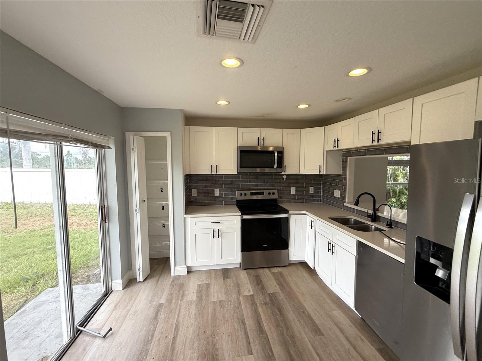 7542 MAROON PEAK DR — photo 6