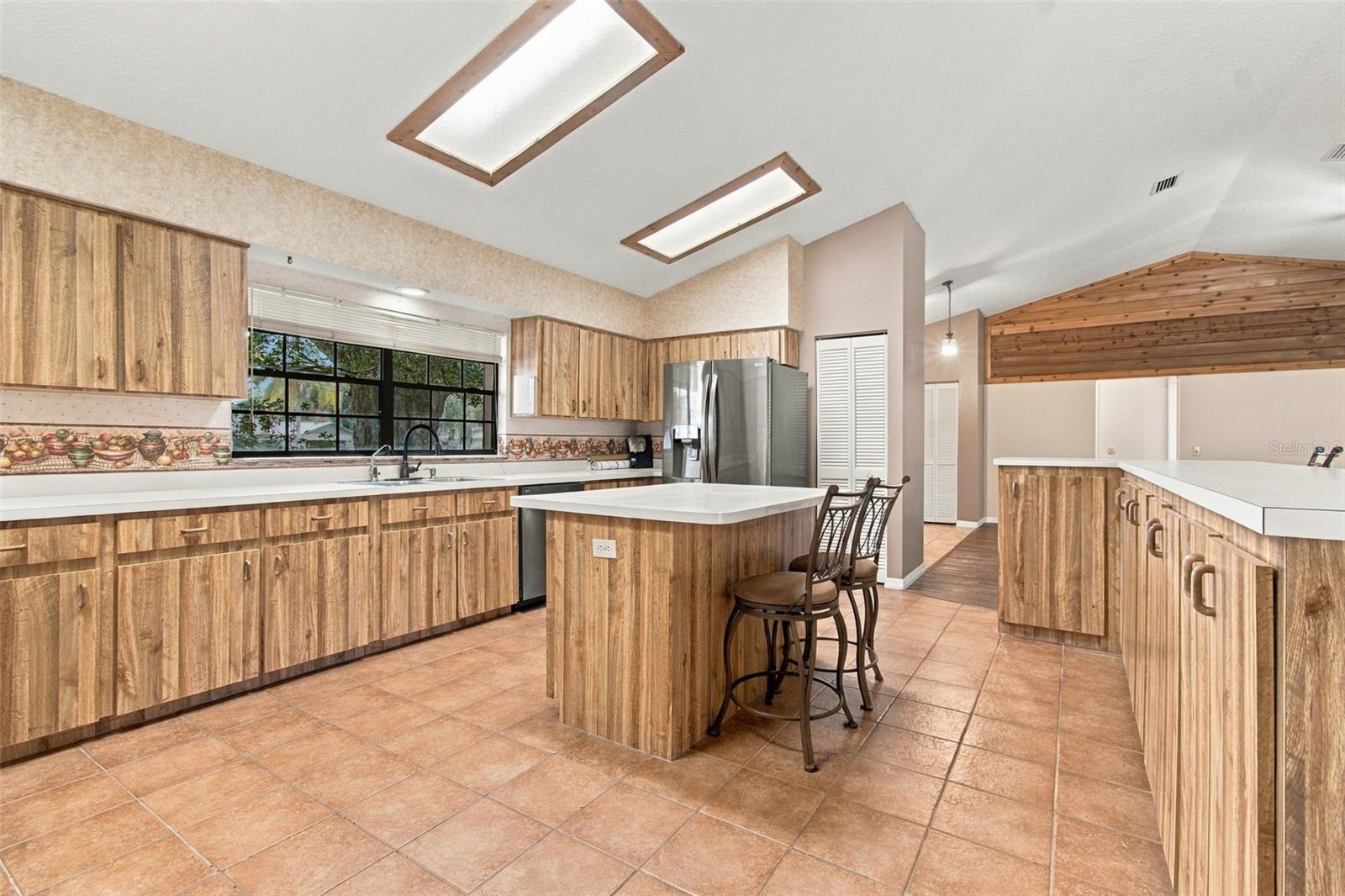 3180 LAKE SAXON DR — photo 14