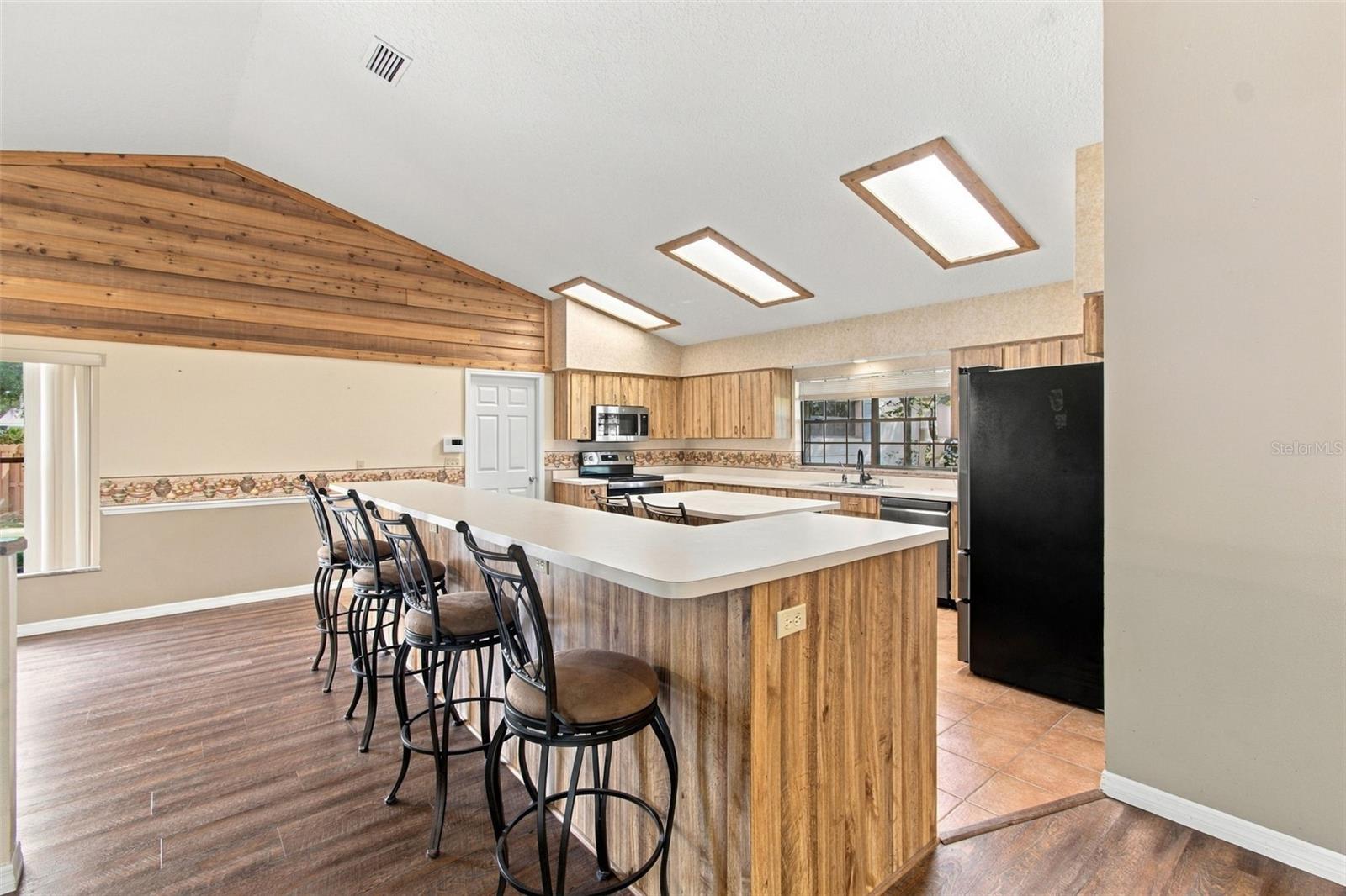 3180 LAKE SAXON DR — photo 18