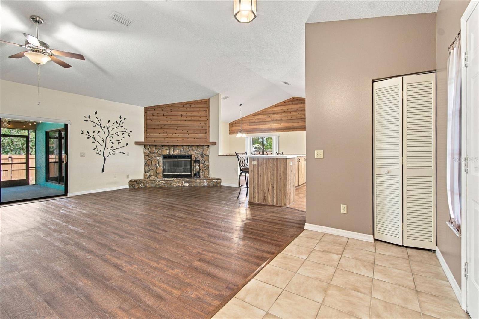 3180 LAKE SAXON DR — photo 6