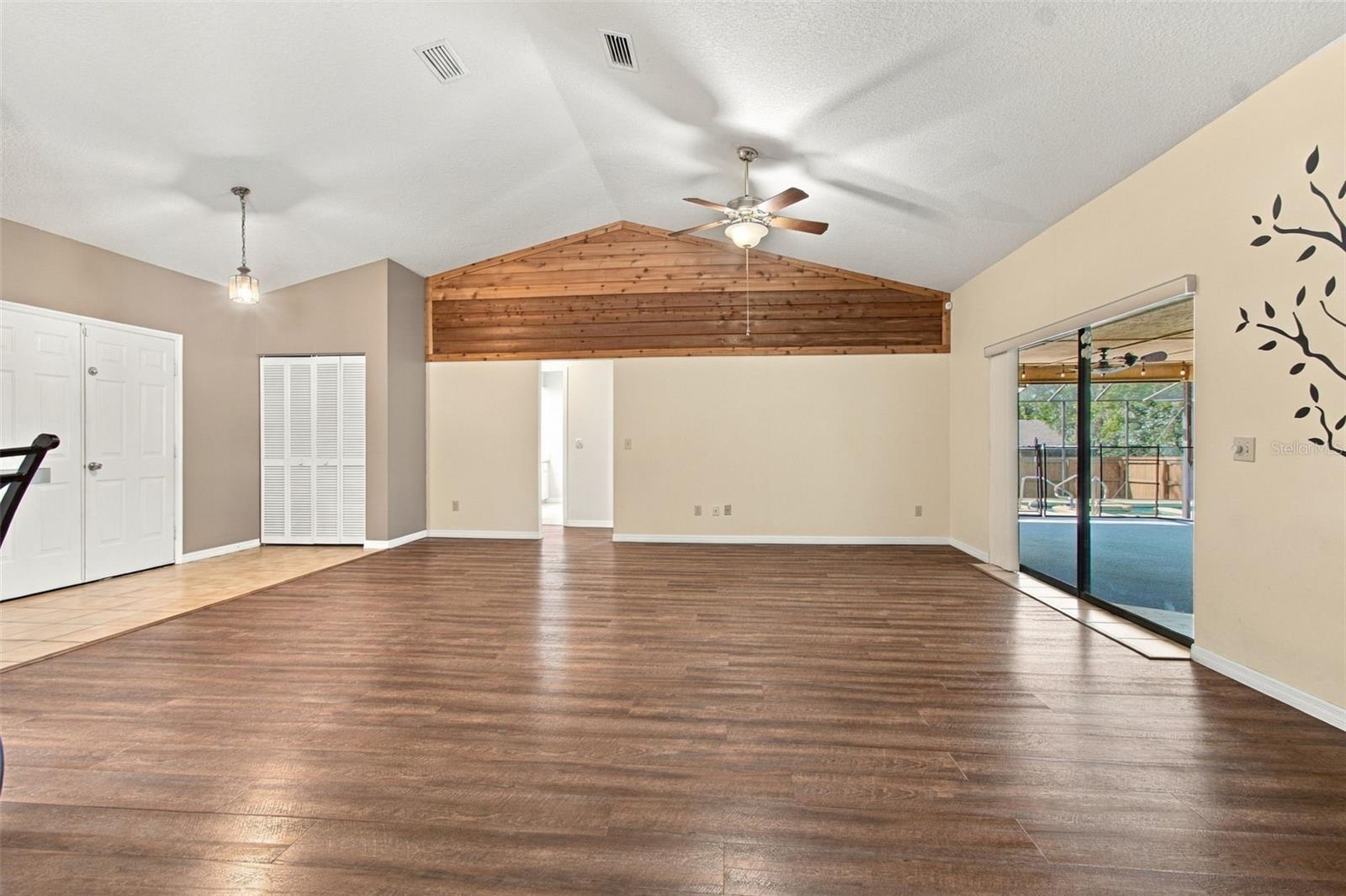 3180 LAKE SAXON DR — photo 9