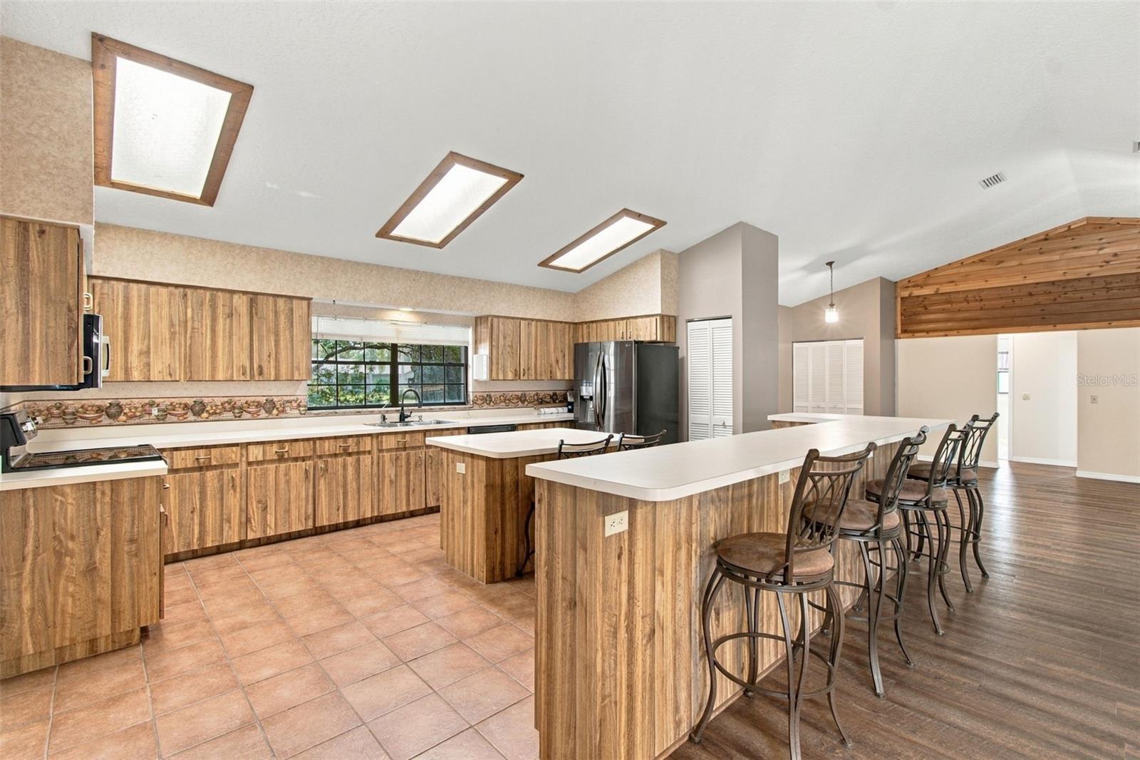 3180 LAKE SAXON DR — photo 11