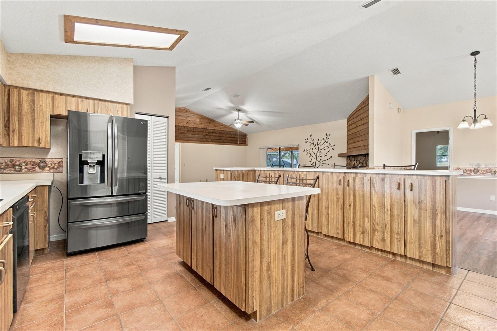 3180 LAKE SAXON DR — photo 12