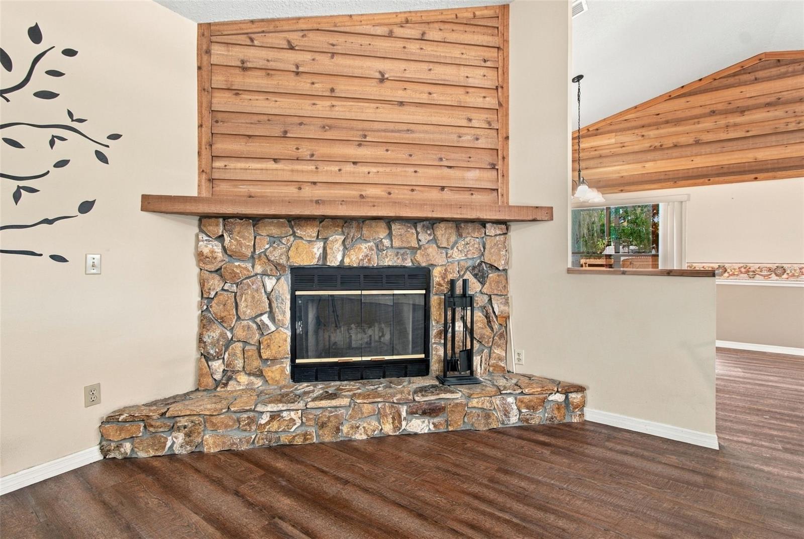 3180 LAKE SAXON DR — photo 8