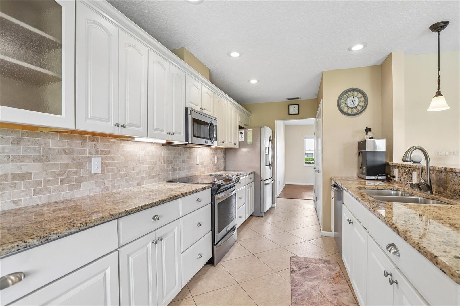 1806 PINEAPPLE PALM CT — photo 10