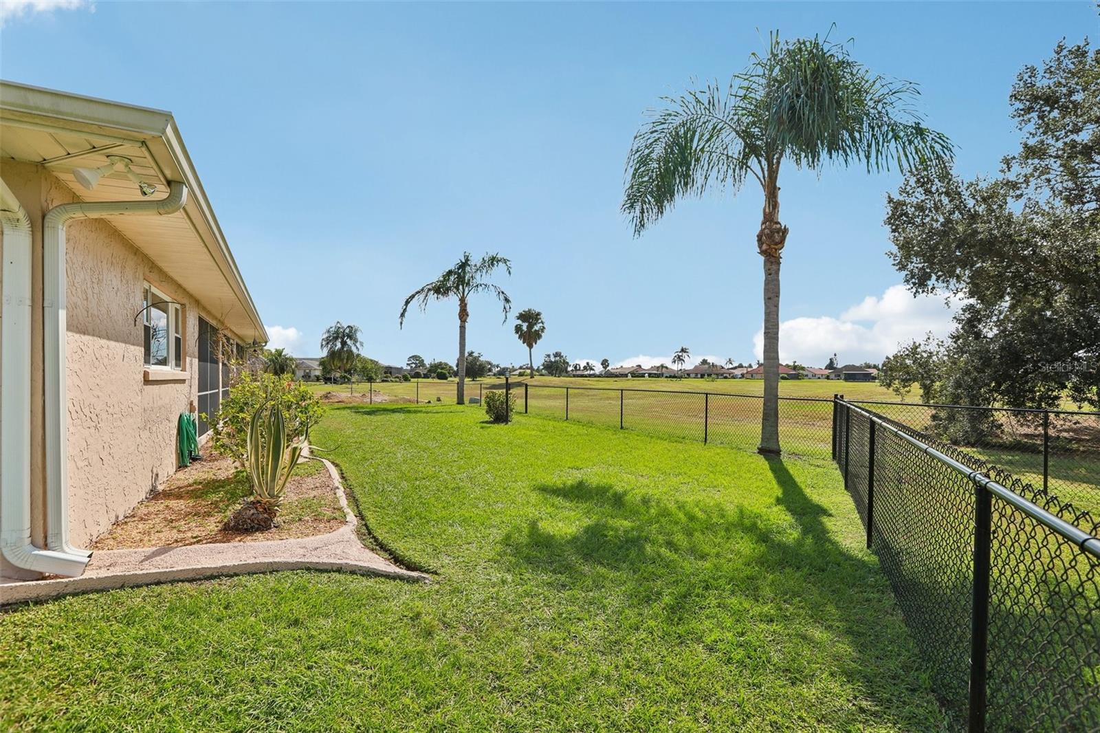 1806 PINEAPPLE PALM CT — photo 29