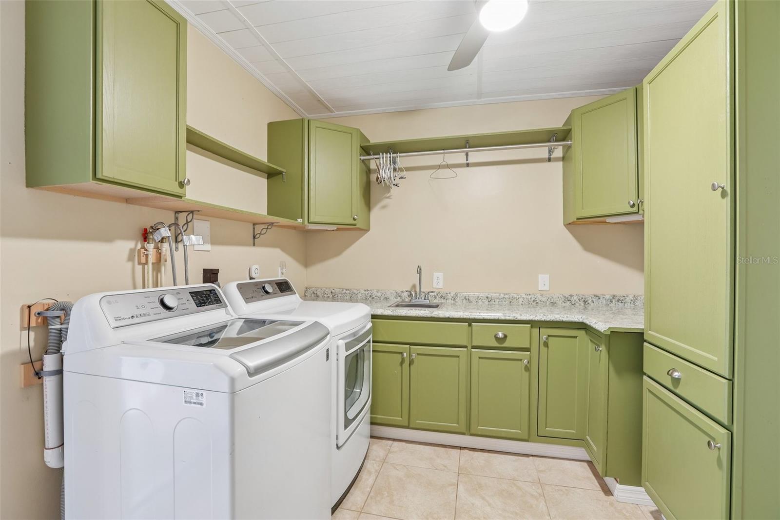 1806 PINEAPPLE PALM CT — photo 23
