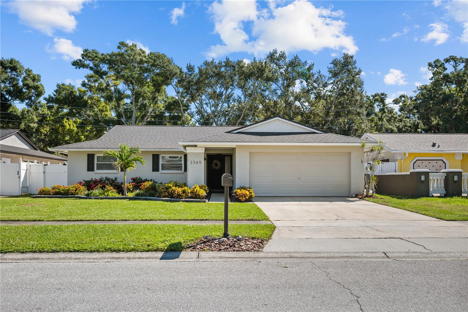 2365 MOORE HAVEN DR E — photo 2