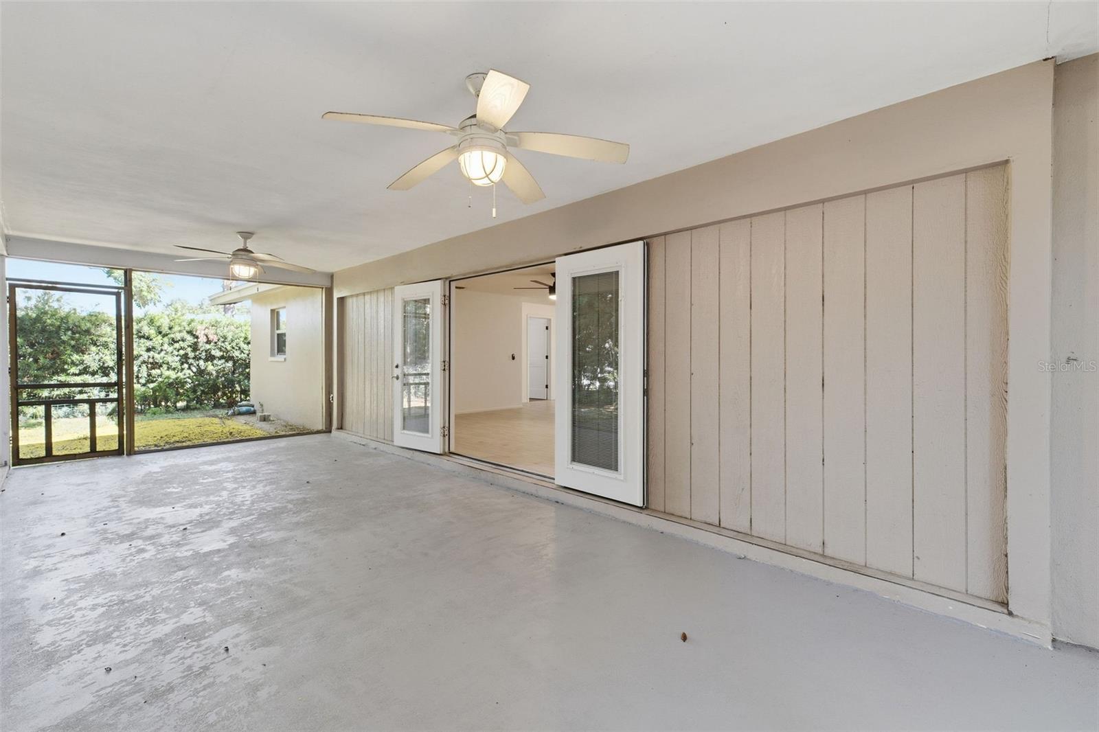 998 DUMONT DR — photo 24