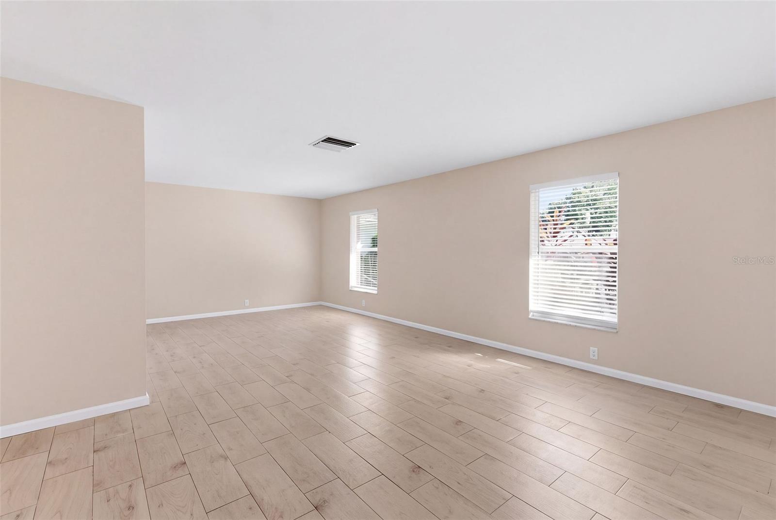 998 DUMONT DR — photo 10