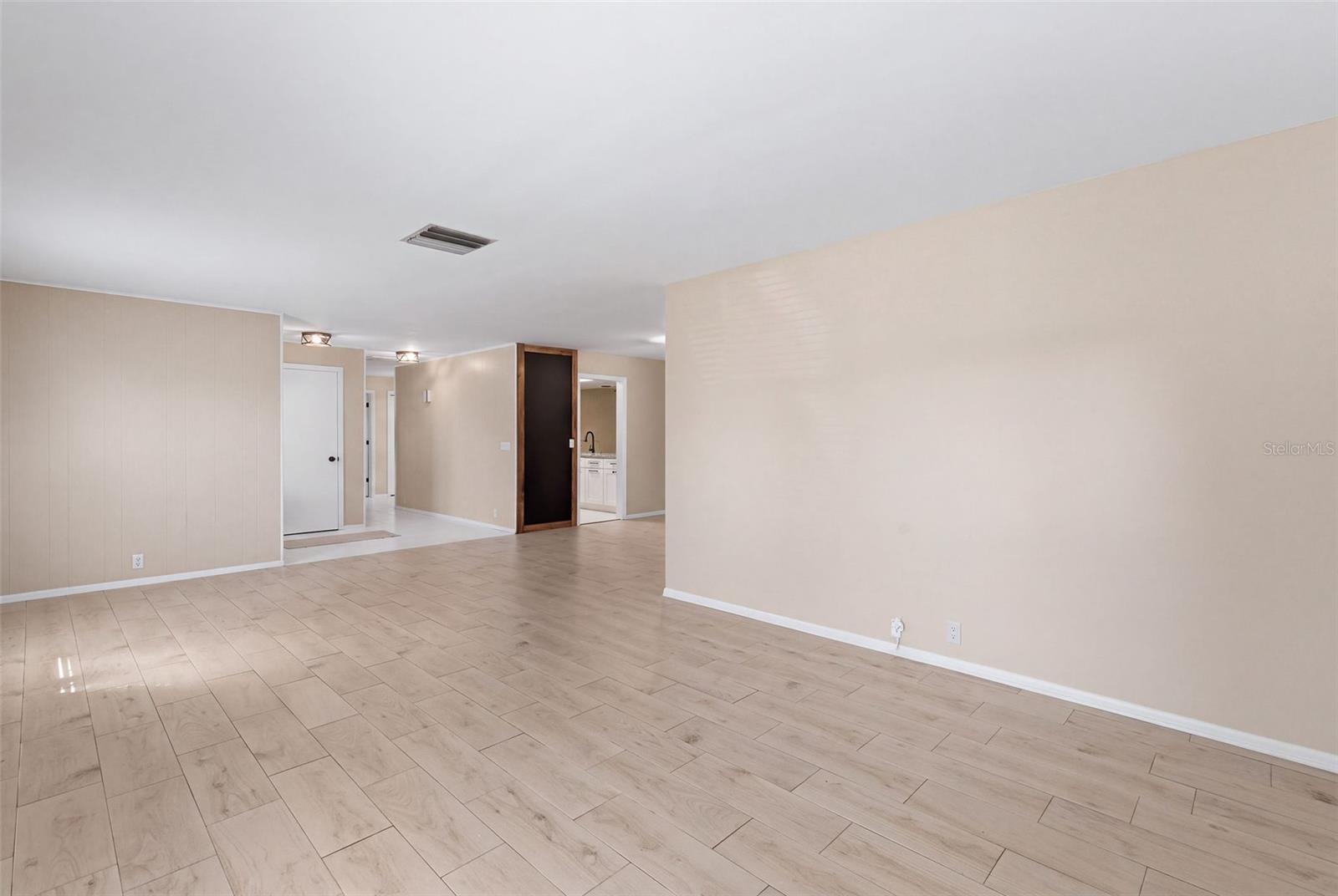 998 DUMONT DR — photo 21