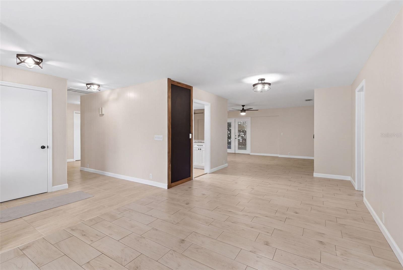 998 DUMONT DR — photo 22