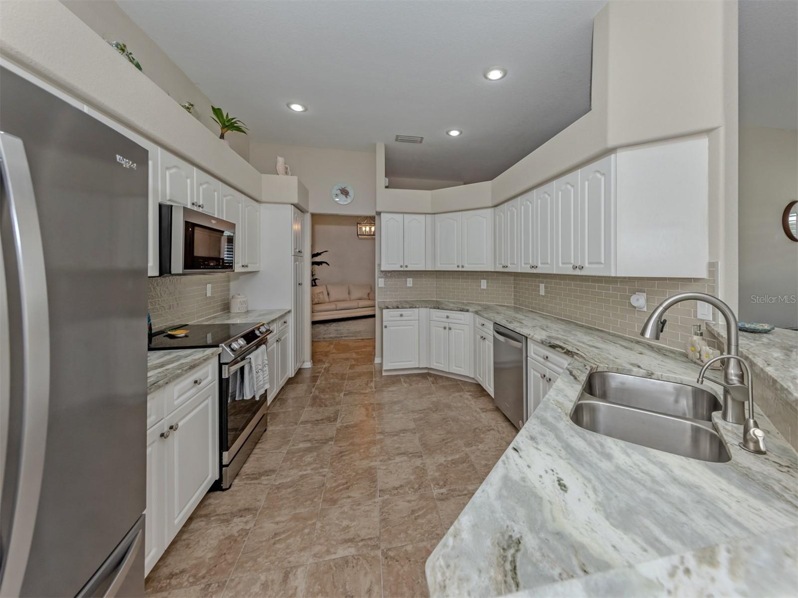 443 BERMUDA ISLES CIR — photo 13