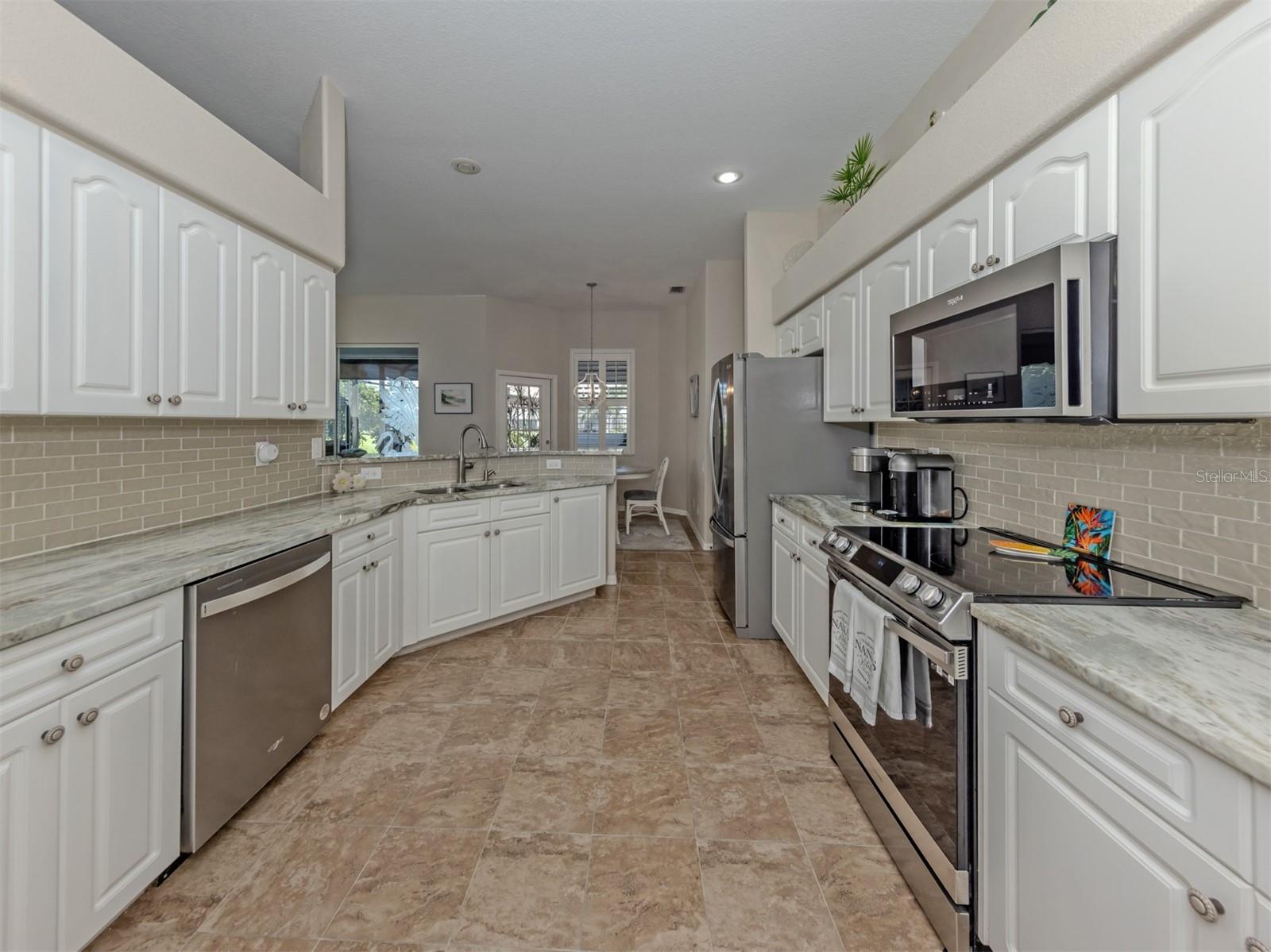 443 BERMUDA ISLES CIR — photo 10