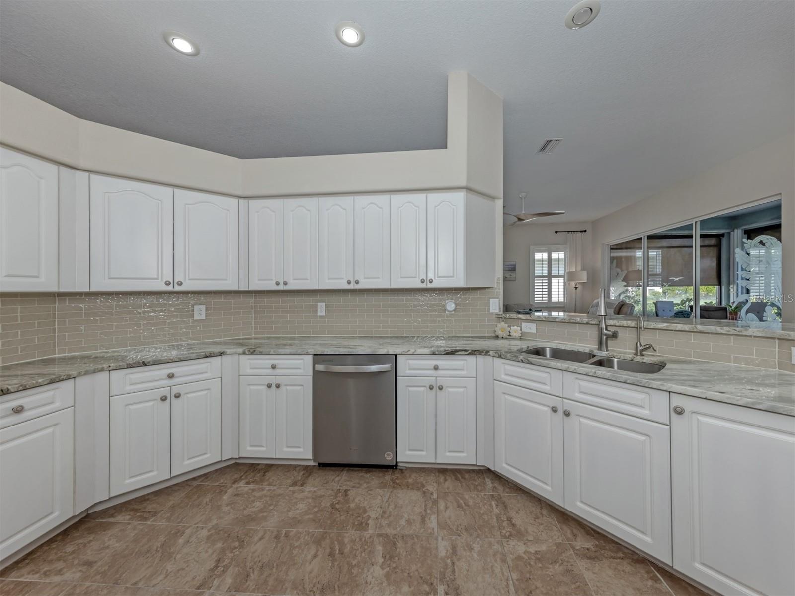 443 BERMUDA ISLES CIR — photo 11
