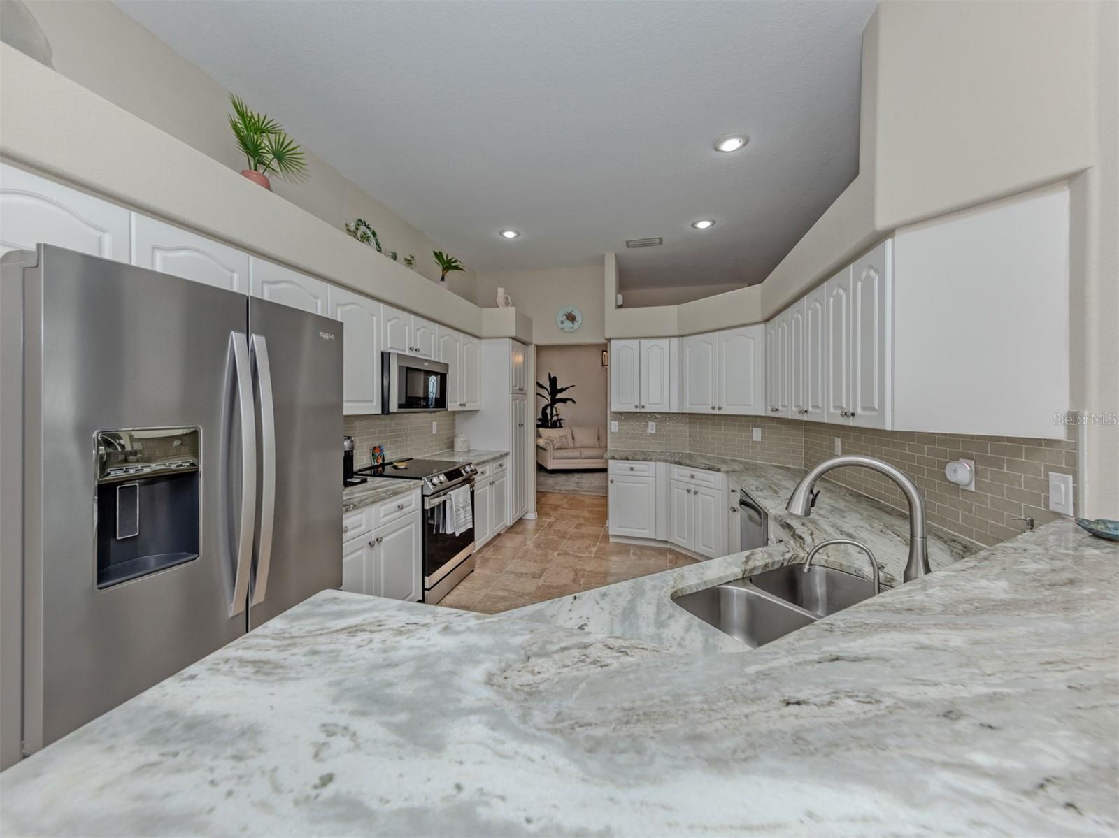 443 BERMUDA ISLES CIR — photo 9