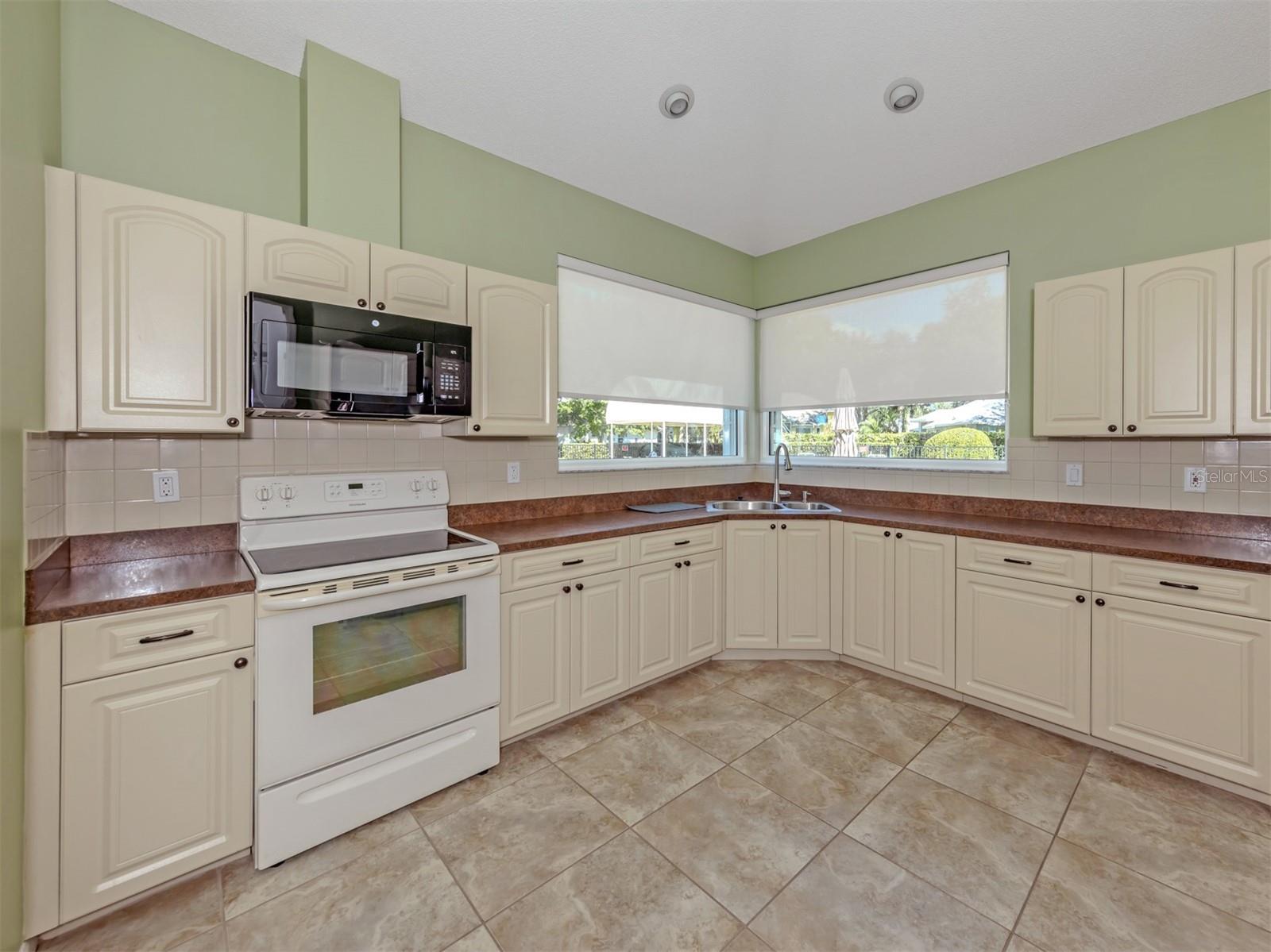 443 BERMUDA ISLES CIR — photo 48