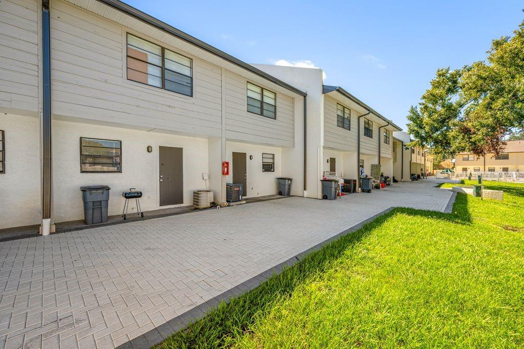 6119 MEMORIAL HWY #3 — photo 32