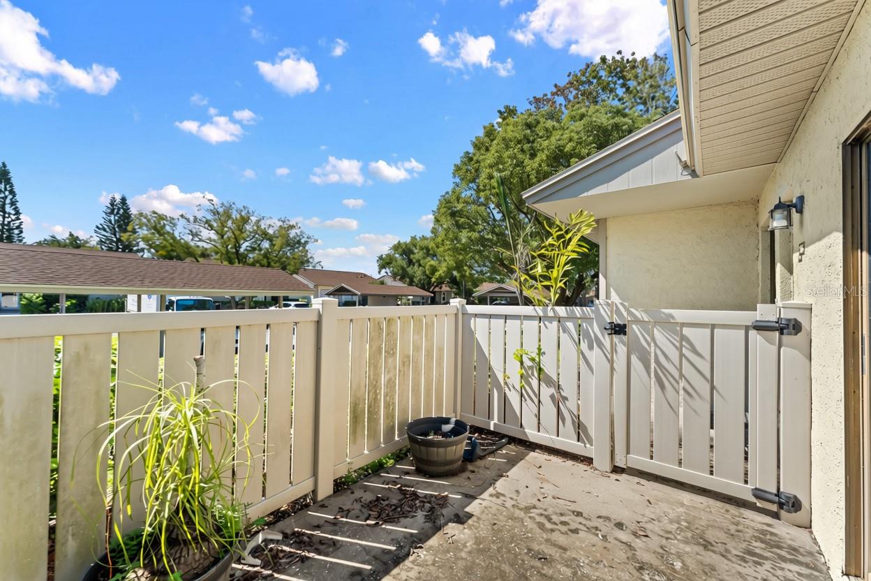 145 POOLE PL — photo 32