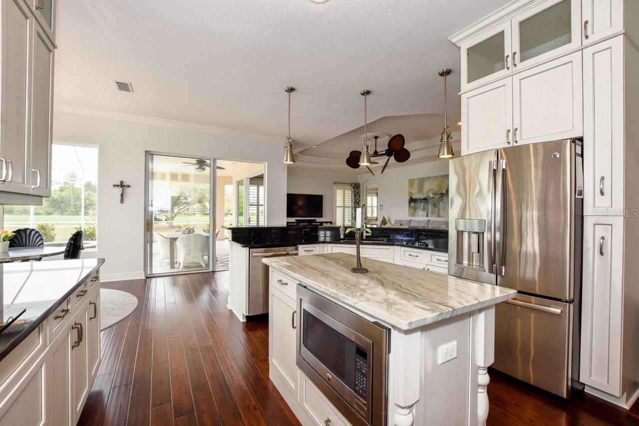 1580 LANCASHIRE DR — photo 16
