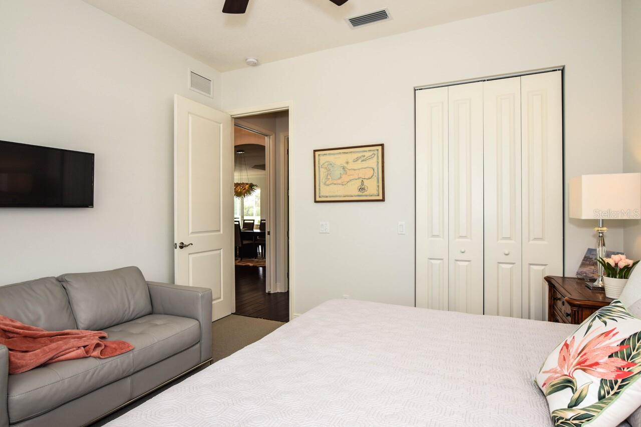 1580 LANCASHIRE DR — photo 28