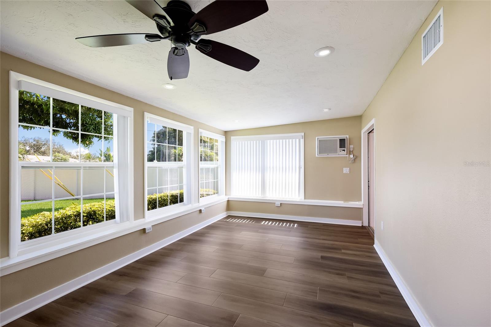 3003 GULF GATE DR — photo 13