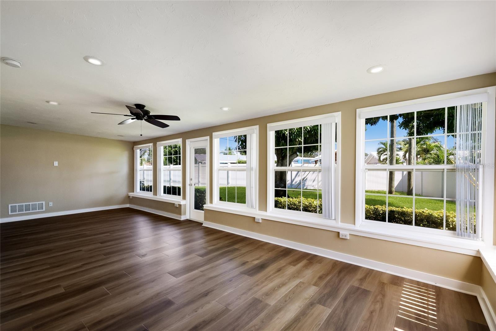 3003 GULF GATE DR — photo 11