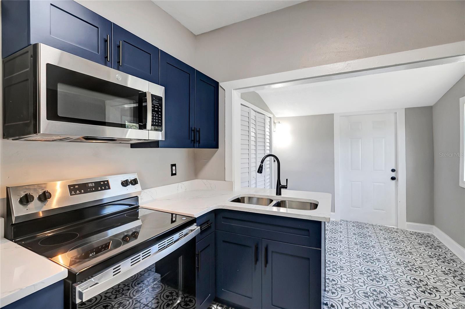 3812 N TAMPA ST — photo 19
