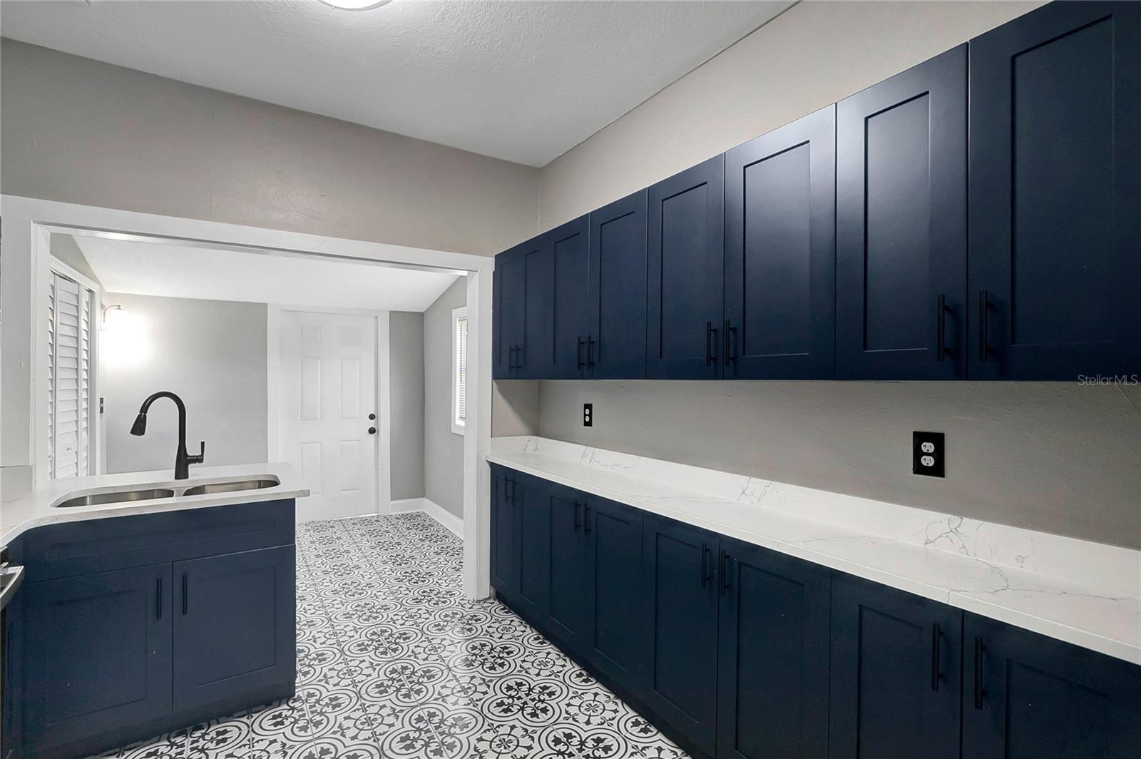 3812 N TAMPA ST — photo 20