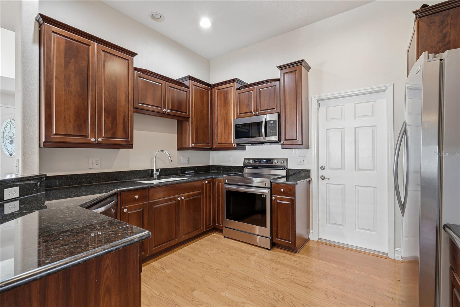 322 N HESPERIDES ST — photo 10