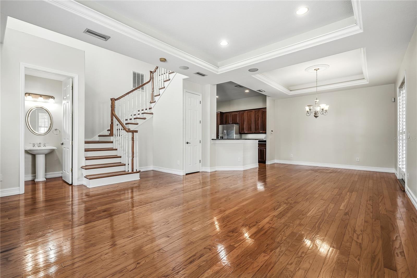 322 N HESPERIDES ST — photo 4