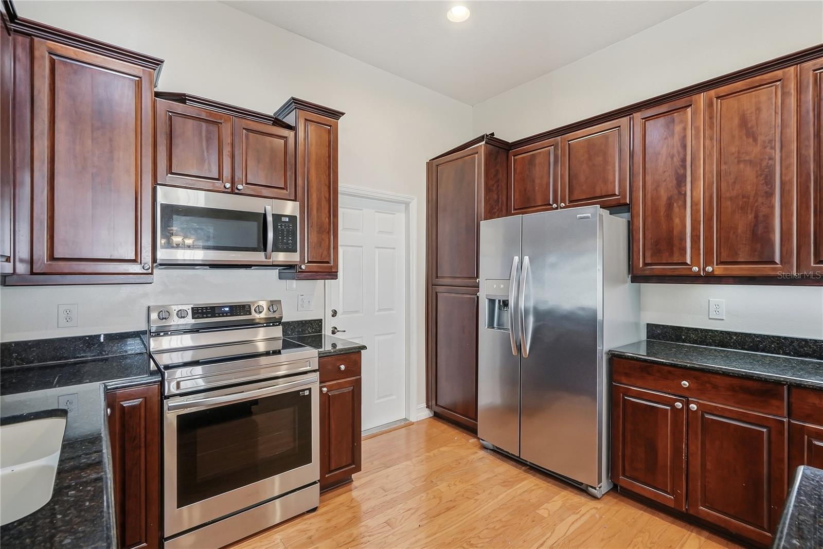 322 N HESPERIDES ST — photo 14