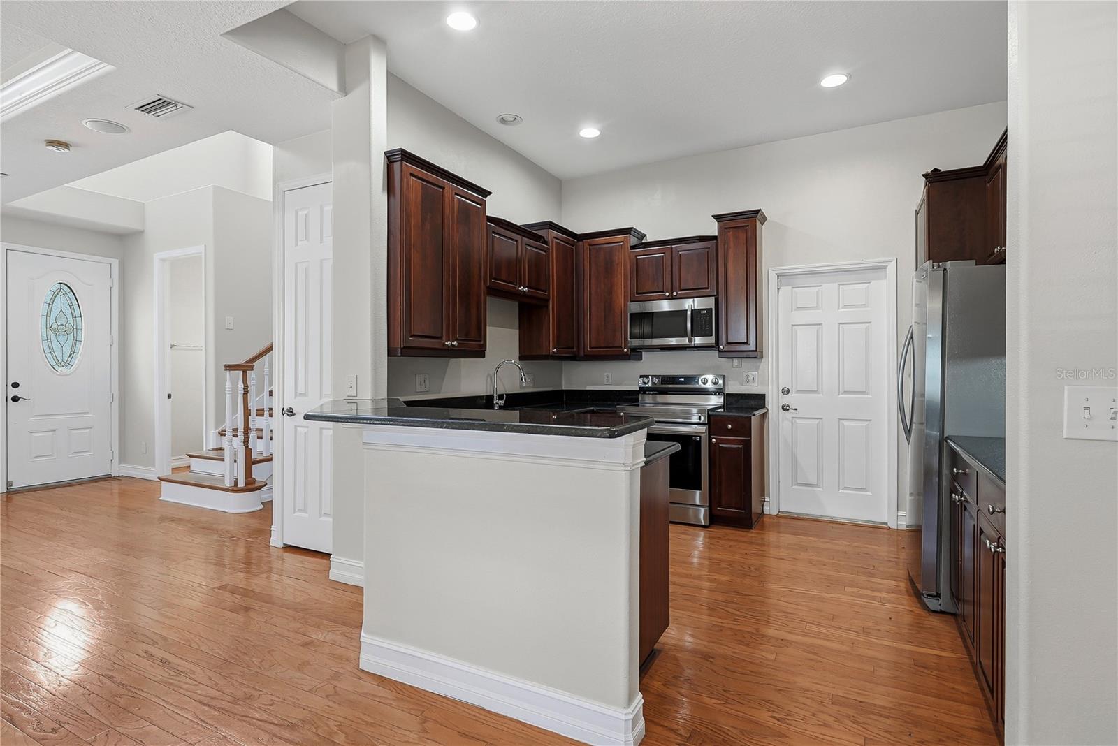322 N HESPERIDES ST — photo 9