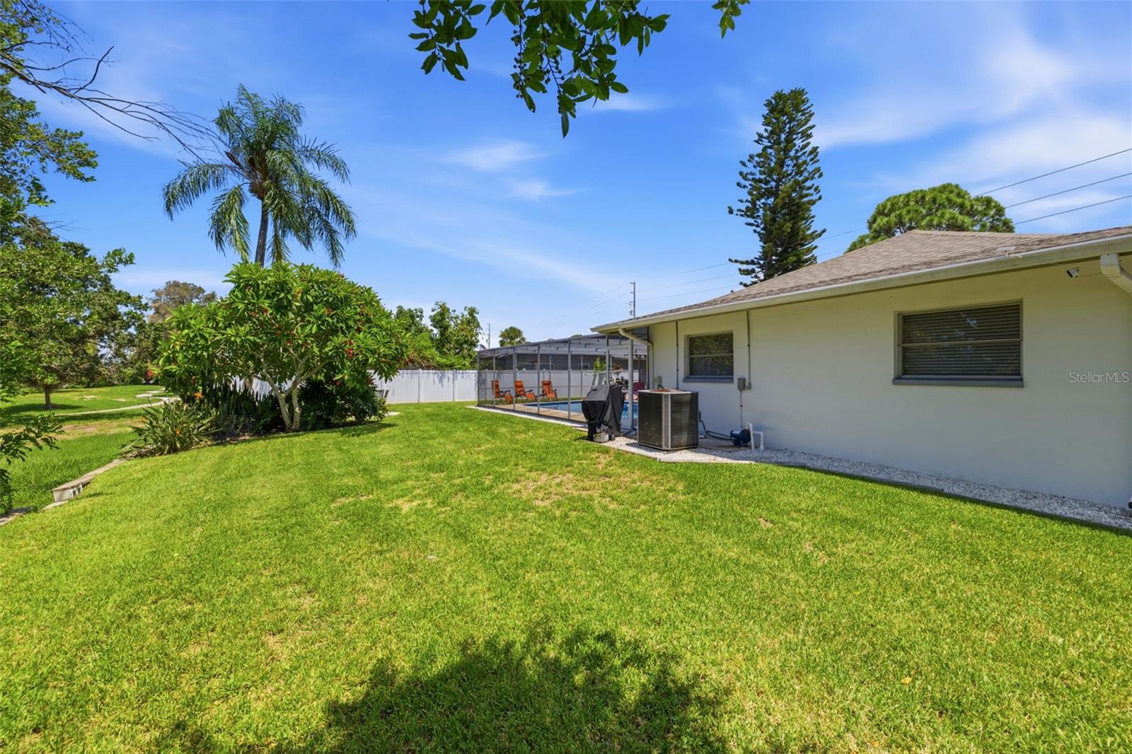9542 OAKHURST RD — photo 34