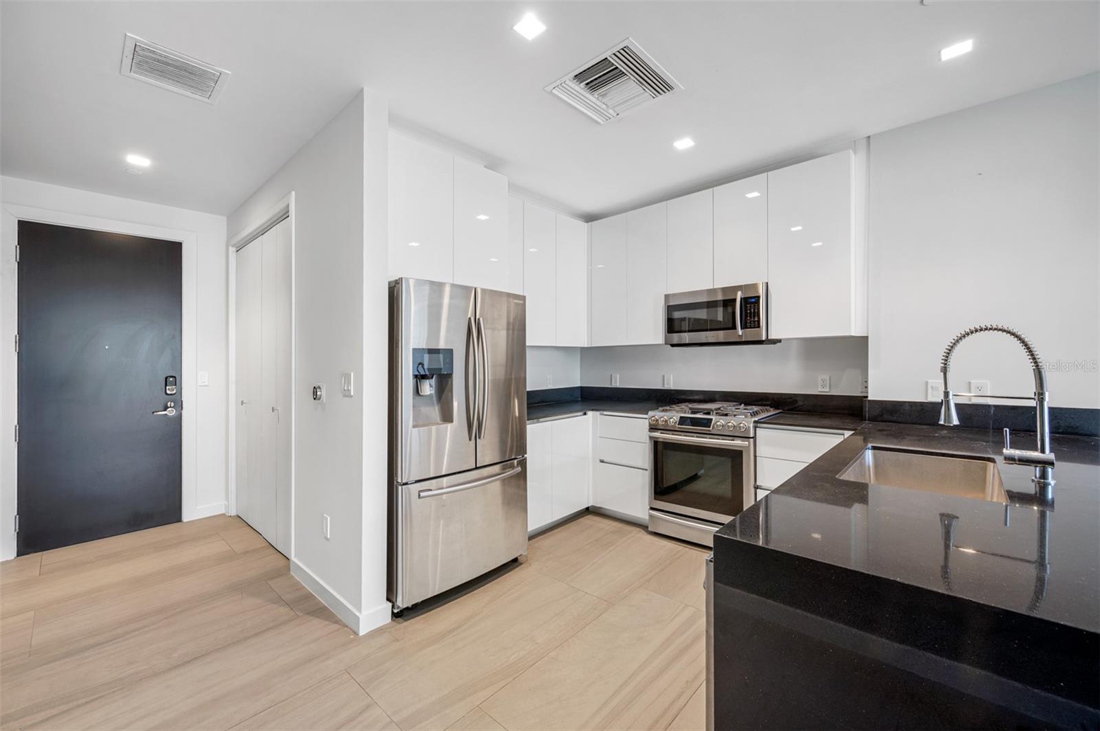 5 N OSCEOLA AVE #204 — photo 4