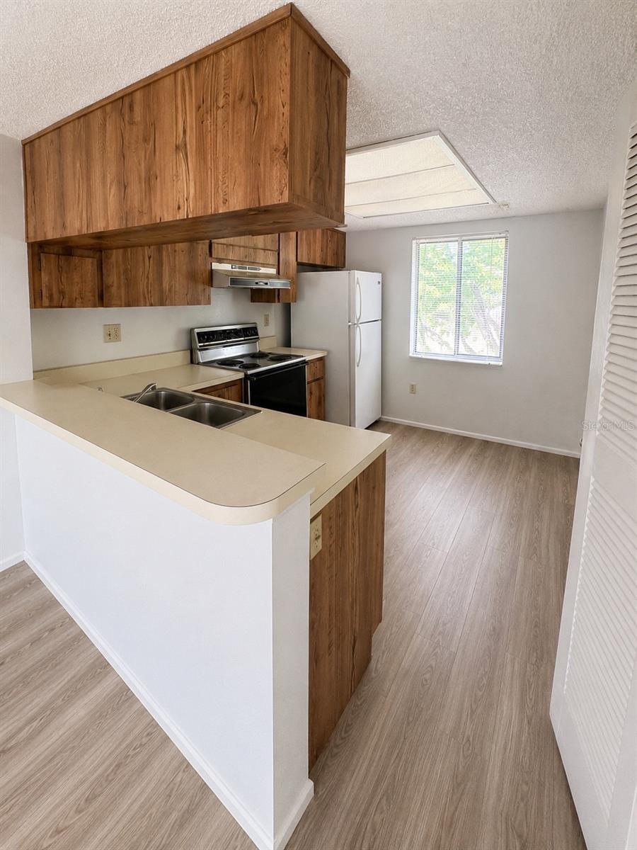 112 CYPRESS CT #112 — photo 4