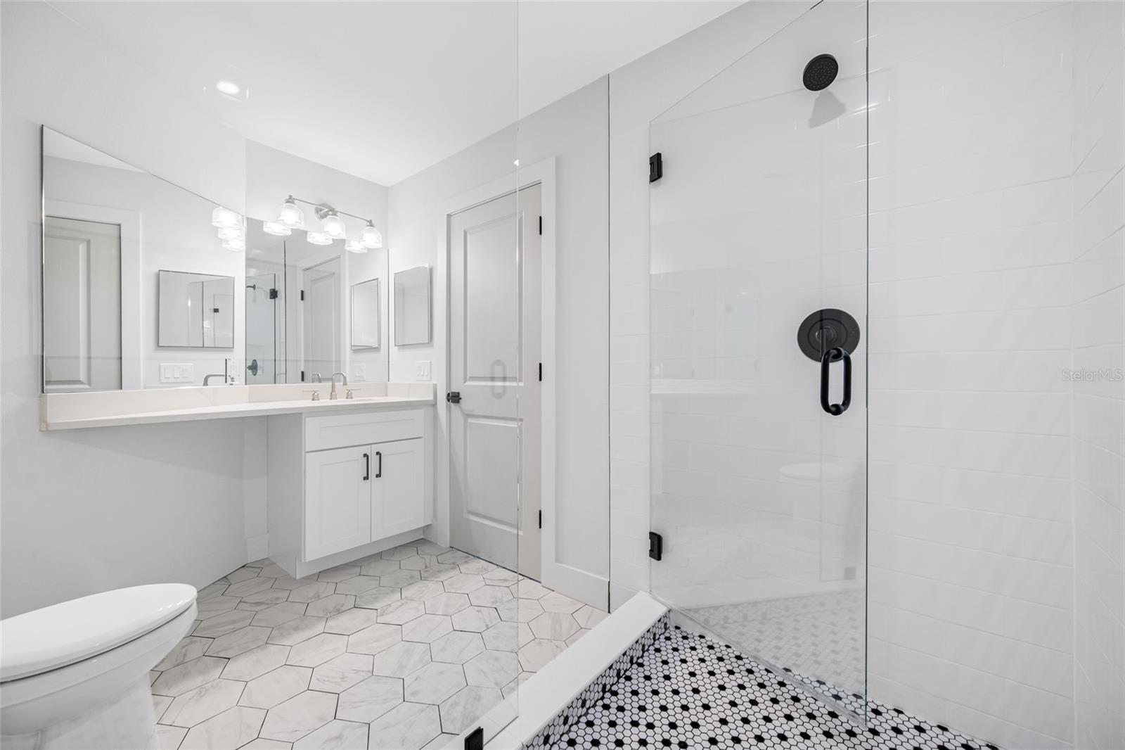 6119 MEMORIAL HWY #13 — photo 31