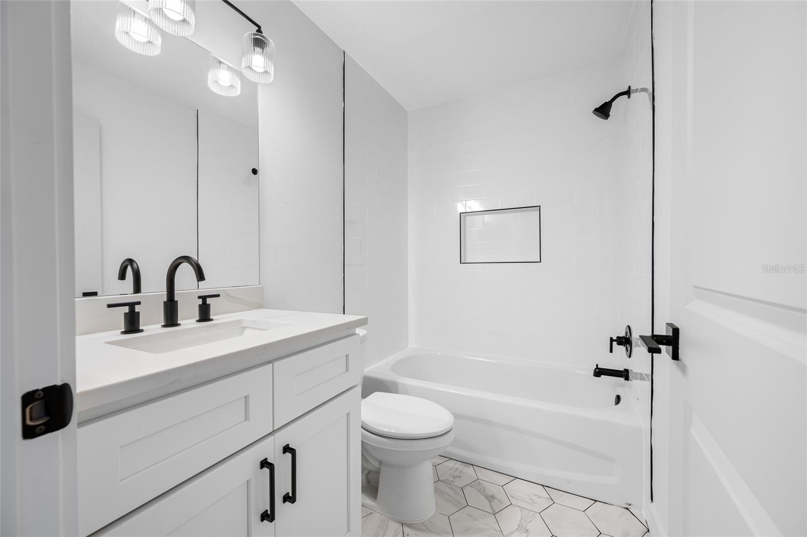 6119 MEMORIAL HWY #13 — photo 32