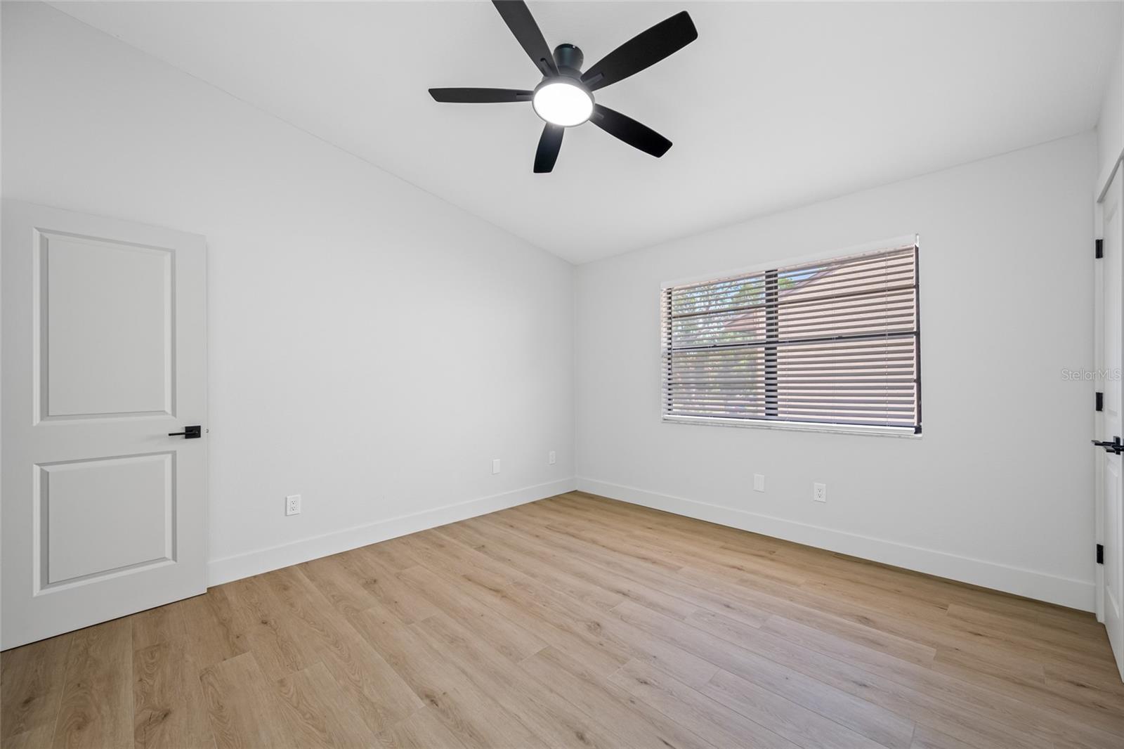 6119 MEMORIAL HWY #13 — photo 27