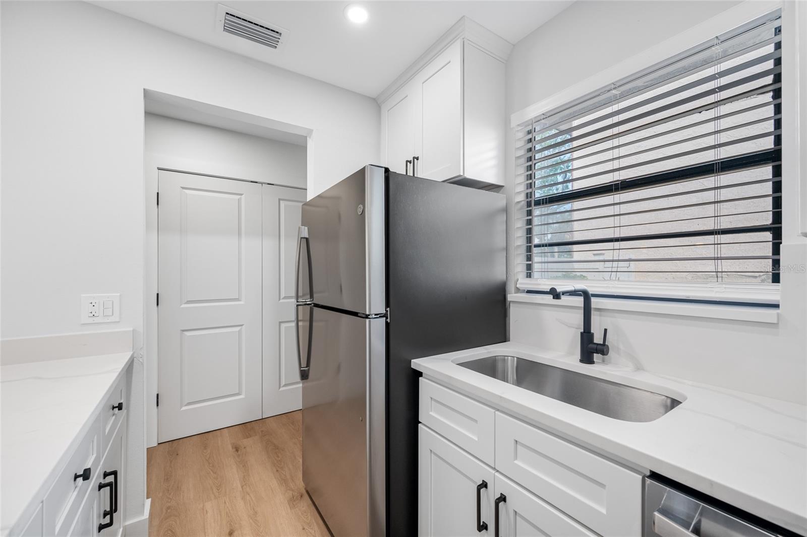 6119 MEMORIAL HWY #13 — photo 8