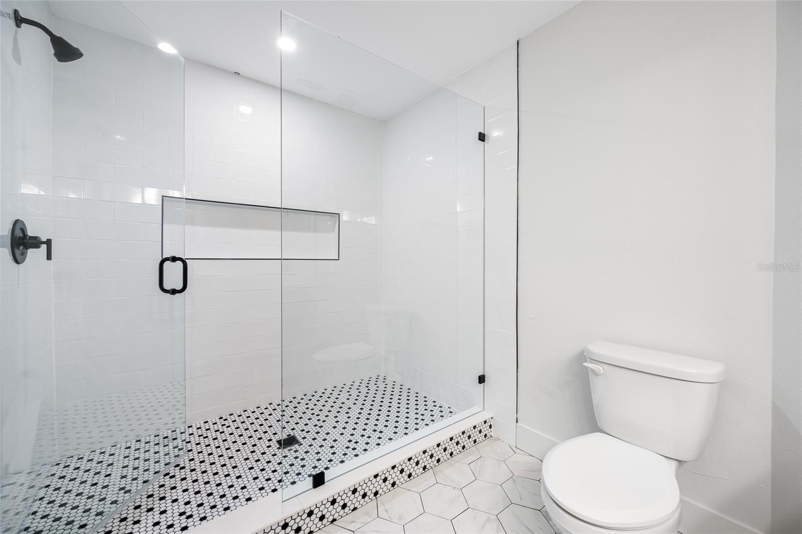 6119 MEMORIAL HWY #13 — photo 35