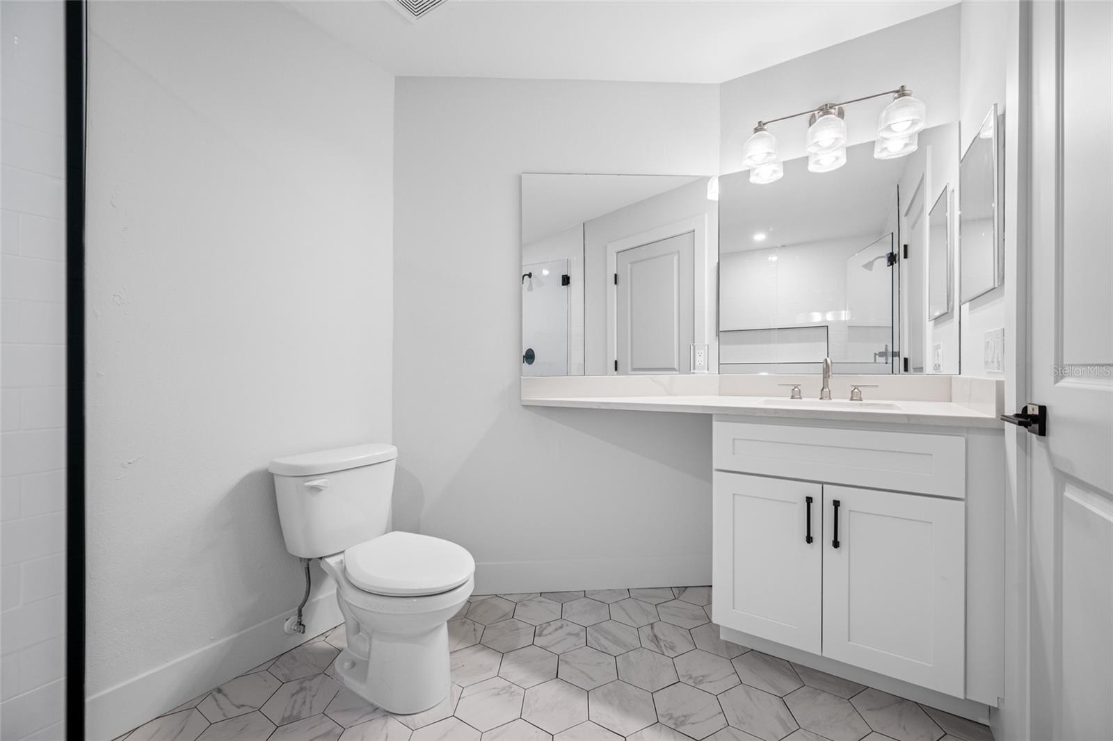 6119 MEMORIAL HWY #13 — photo 34