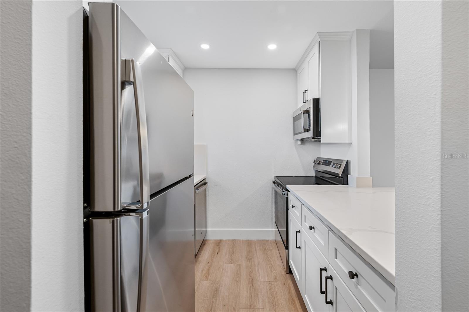 6119 MEMORIAL HWY #13 — photo 4